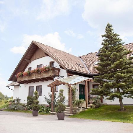 Landhof Lazarus Hotel Mooskirchen Екстериор снимка