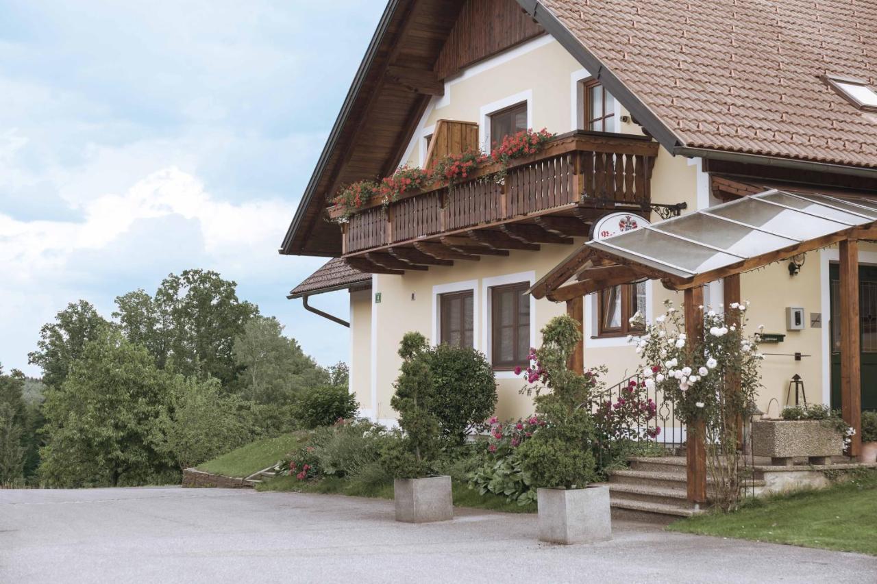 Landhof Lazarus Hotel Mooskirchen Екстериор снимка