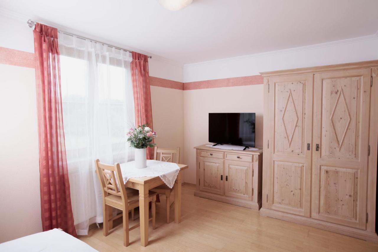 Landhof Lazarus Hotel Mooskirchen Екстериор снимка