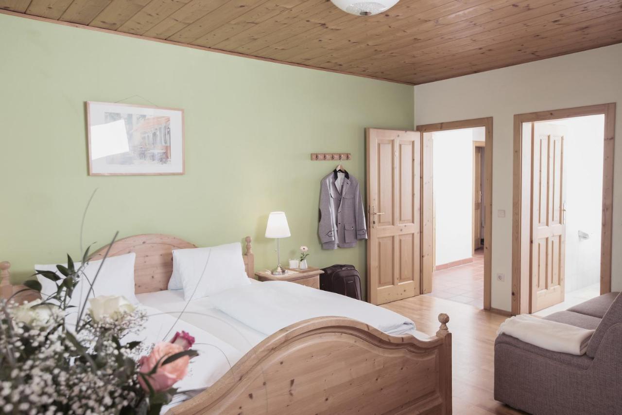 Landhof Lazarus Hotel Mooskirchen Екстериор снимка